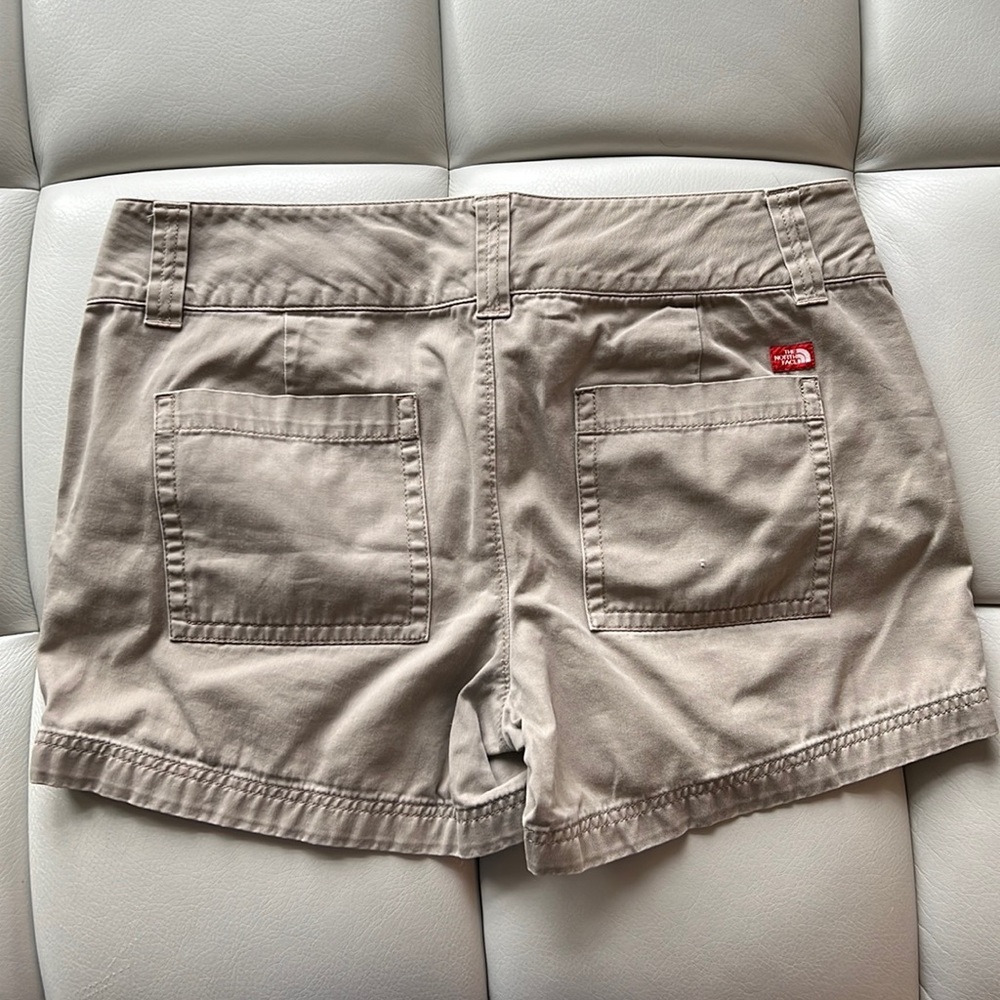 The North Face Cream Cargo Shorts Relaxed Fit